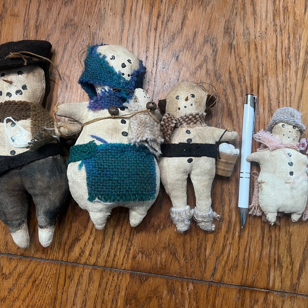 Primitive Snowman Family